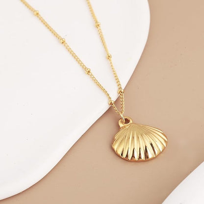Stylish Shell Charm Necklace