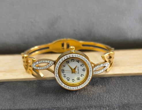 Leafy Design Bracelet Wrist Watch