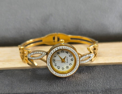 Leafy Design Bracelet Wrist Watch