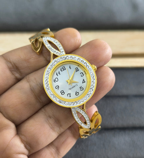 Leafy Design Bracelet Wrist Watch