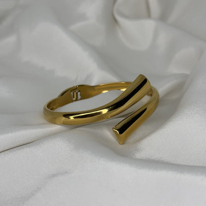 Zurain Sculpted Gold Band