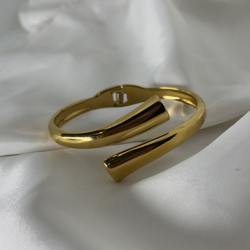 Zurain Sculpted Gold Band