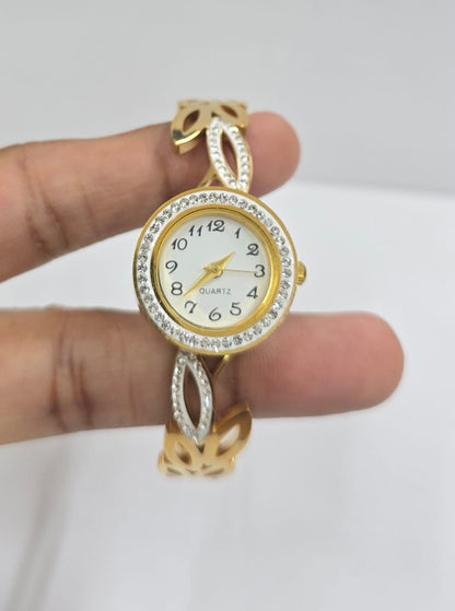 Leafy Design Bracelet Wrist Watch